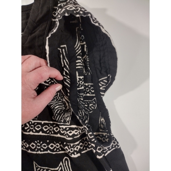 Cat print top with curved neck line - Picture 6 of 10